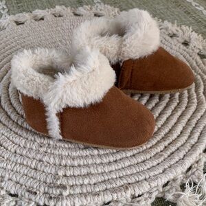 6-12M Baby Booties with Faux Fur: Old Navy